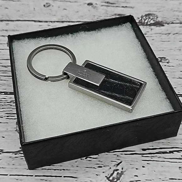 Gucci Leather and Metal Keyring - Picture 1 of 4
